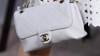 Ratusan Tas Chanel Senilai Rp 19 Miliar Dimusnahkan, Ini Alasannya