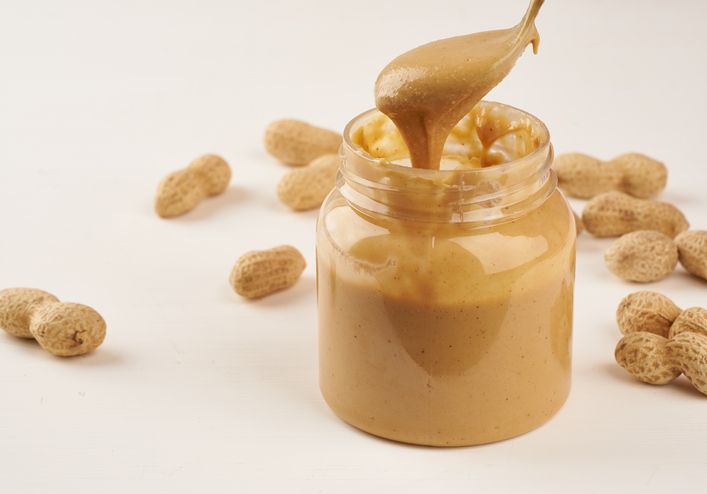 Trik cerdas mengeluarkan sisa selai kacang dari stoples