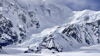 Musim pendakian ke gunung Denali, gunung tertinggi di Amerika Utara pun telah dibatalkan. AP Photo/Mark Thiessen  