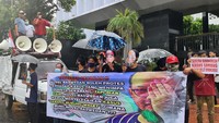 Aktivis Gugat Novel (AGN) pun ikut memberikan support kepada korban sarang burung walet yang mencari keadilan ke Jakarta dengan memasang tenda didepan Kejagung RI. Foto: dok. AGN