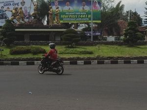 Heboh, Bundaran Simpang Lima Garut Ditaburi Bunga Makam