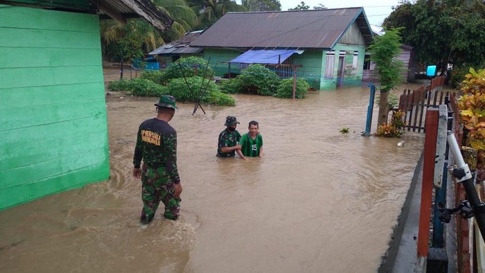 Curah hujan yang tinggi di wilayah Kecamatan Masama, Kabupaten Banggai membuat 280 rumah di 4 desa terendam banjir.