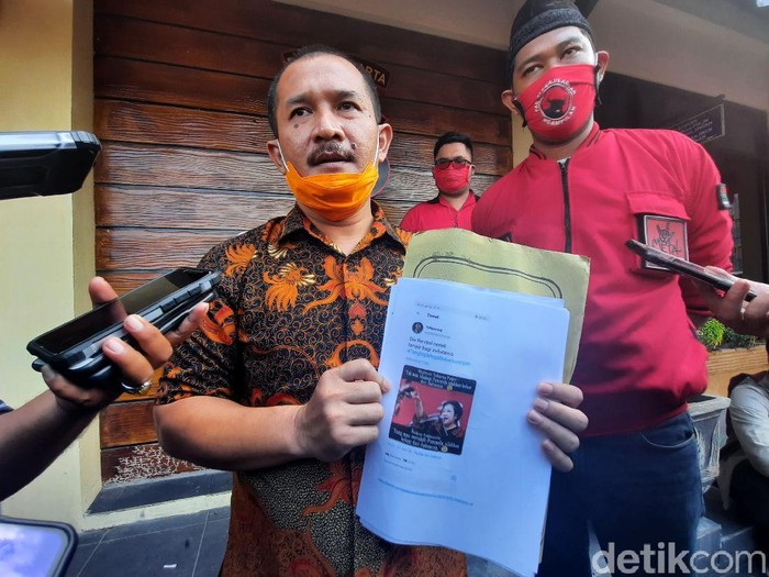 DPC PDIP Yogyakarta Laporkan 7 Akun Medsos Terkait Ujaran Kebencian DPC PDIP Kota Yogyakarta melaporkan tujuh akun media sosial ke Polda DIY. Ketujuh akun itu diduga melanggar UU ITE dan menyebarkan ujaran kebencian.