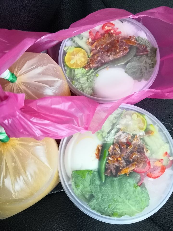 Dua Bocah Ini Giat Jualan Laksa