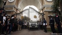 Sejumlah pelaku tampak dihadirkan saat polisi menggelar rekonstruksi kasus penyerangan tersebut.
