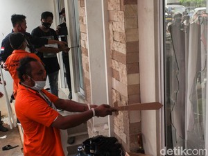 Video 1 Anak Buah John Kei Serahkan Diri ke Polisi