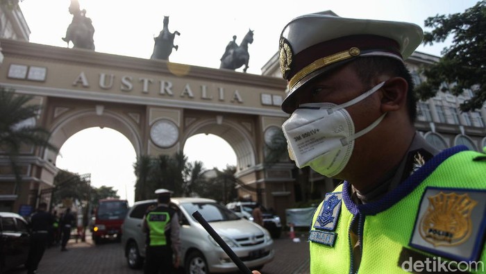 Giliran Komplek Rumah Nus Kei Jadi Lokasi Rekonstruksi Kasus John Kei Rekonstruksi penyerangan kelompok John Kei kembali digelar polisi. Rekonstruksi kali ini digelar di komplek rumah Nus Kei yang berada di Cipondoh, Tangerang.