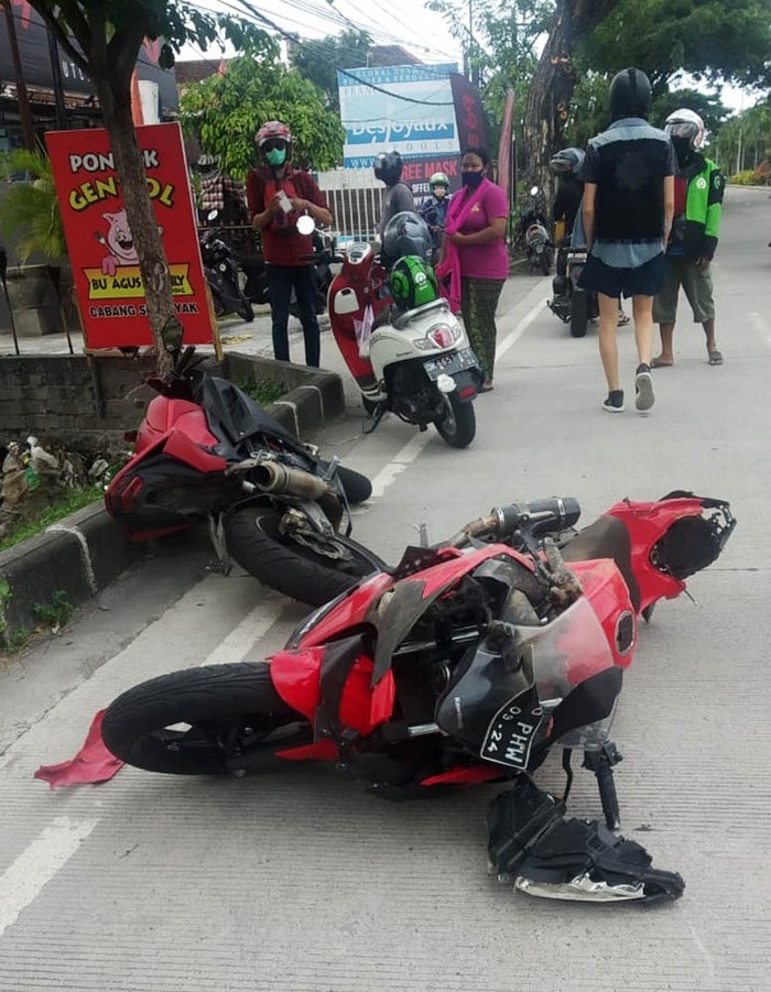 Influencer muda asal Rusia, Anastasia Tropitsel mengembuskan napas terakhirnya saat berlibur di Bali, Minggu (21/6/2020) lalu. Dia mengalami kecelakaan ketika mengendarai Kawasaki Ninja 250 cc.