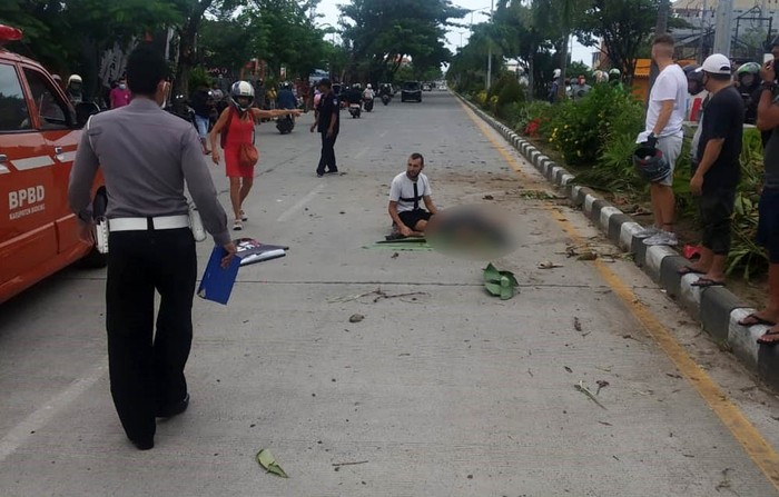 Influencer Rusia Kecelakaan di Bali Influencer muda asal Rusia, Anastasia Tropitsel mengembuskan napas terakhirnya saat berlibur di Bali, Minggu (21/6/2020) lalu. Dia mengalami kecelakaan ketika mengendarai Kawasaki Ninja 250 cc.