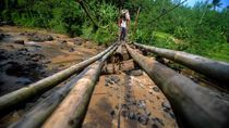 Duh, Jembatan Penghubung Desa di Bandung Ini Rusak Parah