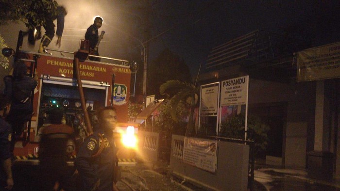 Kebakaran di kantor RW 16 Aren Jaya, Kota Bekasi