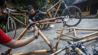 Kerajinan sepeda bambu tersebut telah menembus pasar Asia Tenggara dan dijual dengan harga Rp10 juta hingga Rp25 juta sesuai dengan pesanan dan tingkat kerumitan.