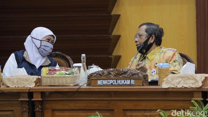 Khofifah Sebut Tingkat Kepatuhan Protokol COVID-19 di Surabaya Raya Rendah