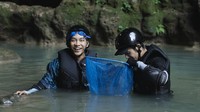Variety show ini bisa disaksikan di Netflix mulai hari ini, 26 Juni 2020. Foto: Lee Seung Gi dan Jasper Liu di Twogether (dok. Netflix)