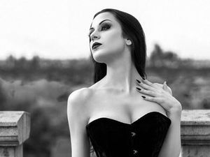 Lilith Vampyre, Wanita yang Ngaku Minum Darah Manusia dan Berusia 600 Tahun