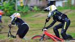 Anak-anak Penggila BMX Minicros Adu Cepat di Pangandaran
