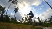 Para penggila BMX ini berlatih 4 kali dalam seminggu.