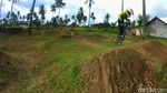 Anak-anak Penggila BMX Minicros Adu Cepat di Pangandaran