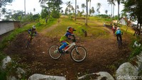 Latihan BMX minicross akan membuat anak-anak atau siapapun memiliki skil yang cukup untuk menjajal ke jenis olahraga sepeda lainnya.