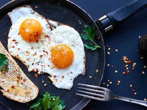 Yuk, Sarapan Telur dan Bayam Agar Tubuh Segar Berenergi!
