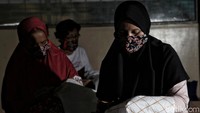 Di masa pandemi COVID-19 ini, para perajin membuat inovasi dengan membuat masker bermotif batik.