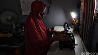 Pandemi COVID-19 yang turut menggoyang perekonomian masyarakat pun membuat para perajin batik di kawasan tersebut harus pintar-pintar memutar otak agar mampu bertahan di masa pandemi seperti saat ini. Besarnya permintaan masyarakat akan masker dijadikan peluang bagi para perajin batik tersebut untuk mengembangkan usaha mereka.