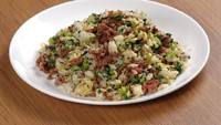 Di restoran China ada sajian nasi goreng daging cincang. Daging cincang yang gurih dipadu dengan bumbu minimalis. Cara membuatnya cukup mudah, simak saja langkah-langkahnya di resep ini. Foto: iStock