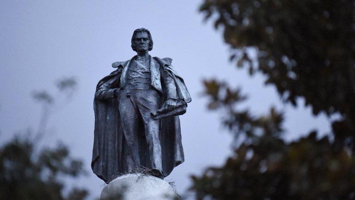 Patung Wakil Presiden ketujuh AS John C. Calhoun akan dipindahkan karena dianggap sebagai simbol perbudakan (AP Photo)