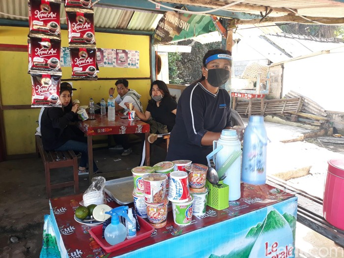 Pedagang di Pantai Kukup Gunungkidul