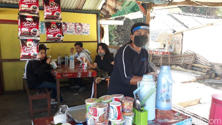 Pedagang di Pantai Kukup Gunungkidul Pedagang di Pantai Kukup Gunungkidul