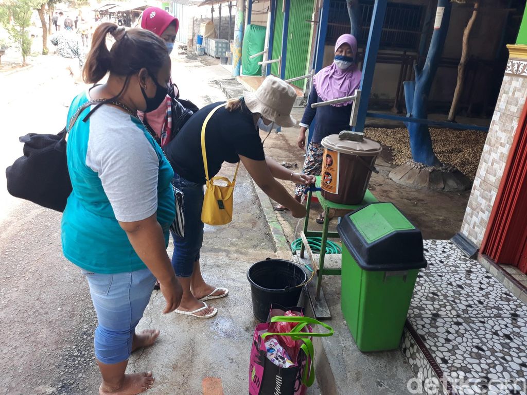 Pedagang di Pantai Kukup Gunungkidul
