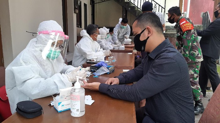 Pegawai hotel di Bogor jalani rapid test