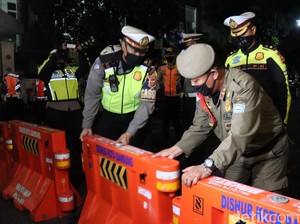Fase New Normal, Malam Hari Jalan Dago-Braga Masih Ditutup