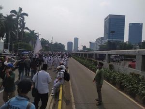 Video Massa PA 212 Demo di DPR Tolak RUU HIP