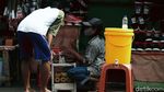 Potret Tempat Cuci Tangan Berjejer di Kawasan Terminal Pulogadung