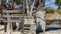 Pulau ini merupakan bagian dari wilayah Taman Nasional Bali Barat. Daya tarik utama pulau ini terdapat pada keindahan pemandangan alam bawah laut.