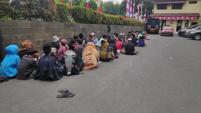 Jajaran Polres Jakbar mengamankan puluhan anak yang hendak ikut demo di DPR, Rabu (24/6/2020).