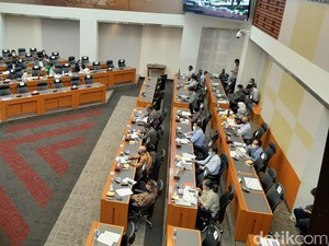 Baru Dibuka, Banggar Tunda Rapat Lagi Gara-gara Dirjen ESDM Absen