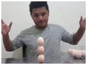 Pria Ini Pecahkan Rekor Dunia karena Berhasil Susun 3 Butir Telur!