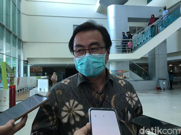 Sebanyak 12 dokter residen peserta Program Pendidikan Dokter Spesialis (PPDS) Universitas Airlangga (Unair) yang positif COVID-19 dirawat di RSU dr Soetomo. Kini mereka dinyatakan sembuh.