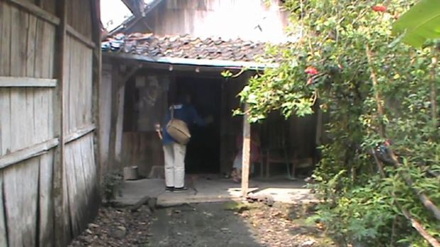 Rumah Mbah Yatmi (78) yang mendonasikan uang pensiunan almarhum suami untuk penanganan Corona.