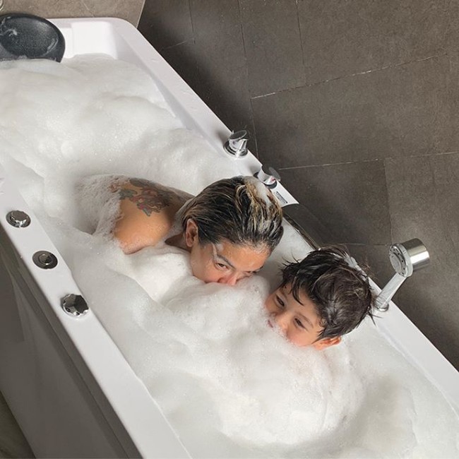 Nikita Mirzani membangun rumah tiga lantai dan menghabiskan biaya hingga miliaran rupiah. Dia mengungkapkan total uang yang dikeluarkan untuk rumahnya mencapai Rp 10 miliar. Foto: Instagram/@nikitamirzanimawardi_17