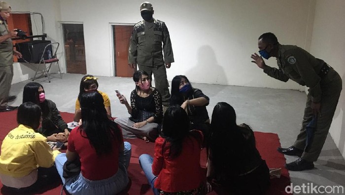 satpol pp lamongan razia dua kafe karaoke