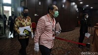 Saut Situmorang hadir di persidangan bersama kuasa hukum Kurnia Ramadhana.