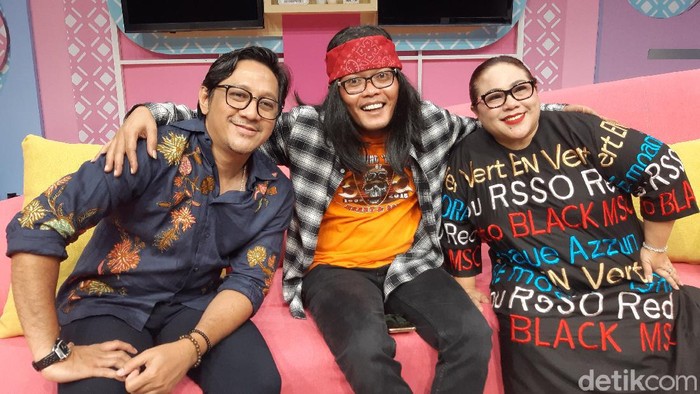 Sule, Andre Taulany, dan Nunung isi acara Santuy Malam.