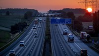 Sunset juga diibaratkan sebagai penanda waktu dari siang menuju malam.