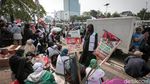 Potret Aksi Demo PA 212 di Depan DPR