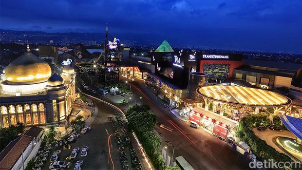 The Trans Luxury Hotel tidak hanya menawarkan beragam fasilitas mewah, tetapi juga penerapan protokol pemerintah terkait Covid-19.