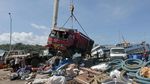 Truk-Mobil Dievakuasi dari Kapal Tenggelam di Pelabuhan Bali