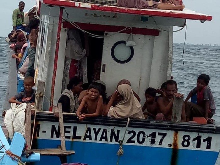 Warga etnis Rohingya terkatung-katung di laut Aceh (dok. Istimewa)